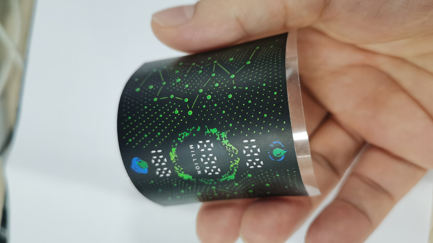 3D曲面屏組件彎曲效果實拍圖 3D曲面屏組件彎曲效果實拍圖